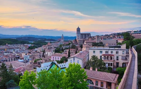 Girona History, Legends, and Food Walking Tour with food tasting