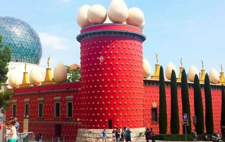 Palamos Shore Excursion: Dali Museum of Figueres and Girona Private Tour