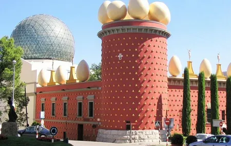 Dalí Museum and Costa Brava Small Group Tour from Girona