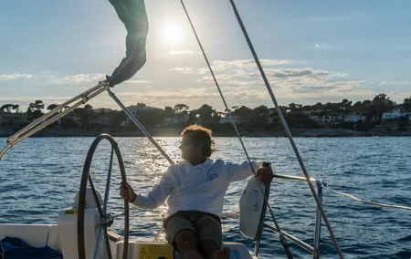 Sailing experience on a 4-hour sailboat in Girona