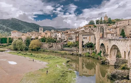 Hidden Gems of Girona: Intimate Small-Group Walking Experience