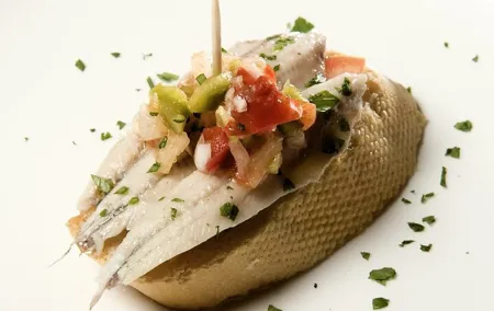 Palamos Shore Excursion: Girona History and Gastronomy Private Tour