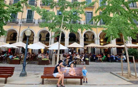 1-Hour Private Mini Photoshoot in Girona