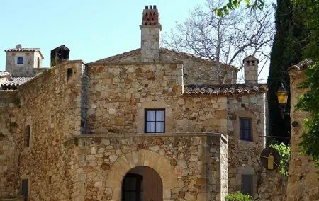 Medieval Towns, Girona, Wines and the Costa Brava in private