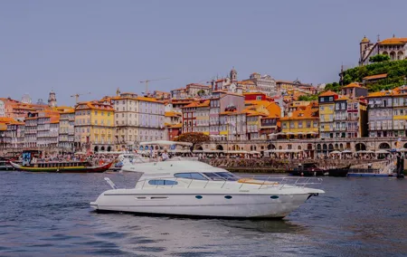 Porto: Private Yacht Cruise with Local Wine, Snacks and 6 Bridges