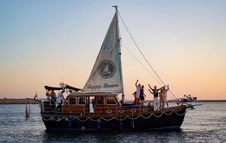Porto: Tour on the Douro River in a Classic Boat