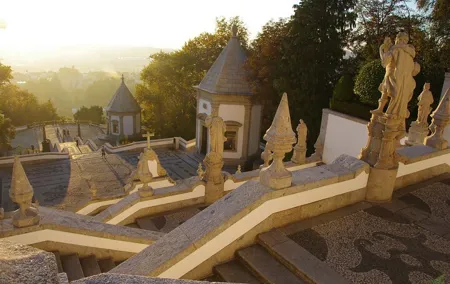 Porto: Guimarães & Braga Small Group Tour with Lunch & Tickets