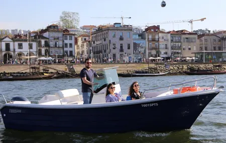 Porto: Private tour in the Douro (1 to 4 people) on a boat just for you