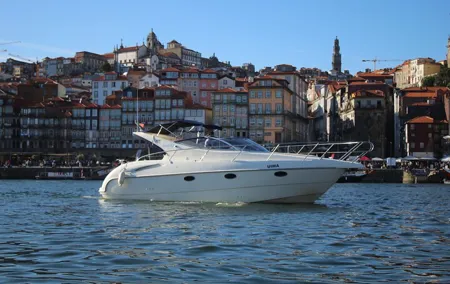 Porto: 6 Bridges Private Yacht Cruise with Wine & Snacks