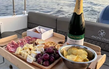 Private 6 Bridges Cruise with Tapas and Port Wine