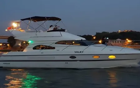 Porto: Luxury Yacht Cruise on the Douro River and Estuary Reserve