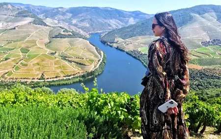 Douro Valley-Expert Guide-Boat-Lunch-Tastings Premium Service