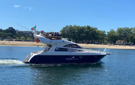 Private experience in the Douro (1 to 10 people) on a yacht just for you