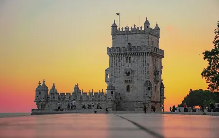 From Porto: Private transfer to Lisbon with up to 3 Stops