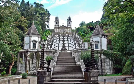 Braga and Guimaraes Small Group Tour with Lunch from Porto