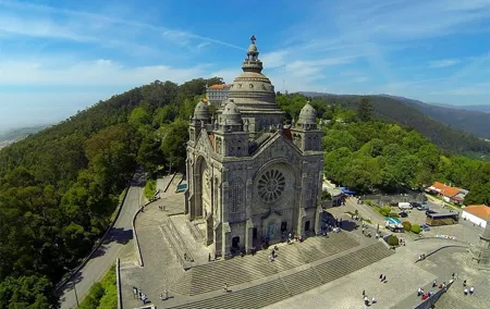 Private Tour: Viana do Castelo, Ponte de Lima and Braga from Porto