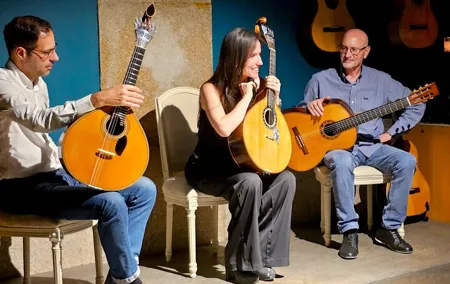 Porto : Show DE Fado and Porto wine at St. Bento Station