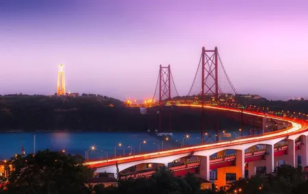 Private Car Transfer from Porto to Lisbon with 2 hours for sightseeing