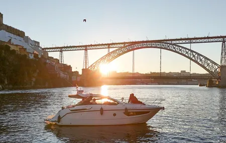 Porto: Private Yacht Cruise with Local Wines and Snacks