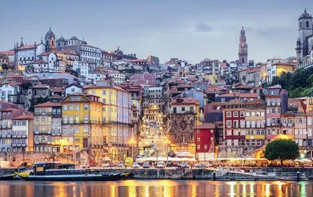 Private Best 4 hours tour of the "Main Monuments" in Oporto