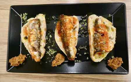Porto Food Tour of 8 Tastings: Custard Tart, Bifana & Hidden Gems