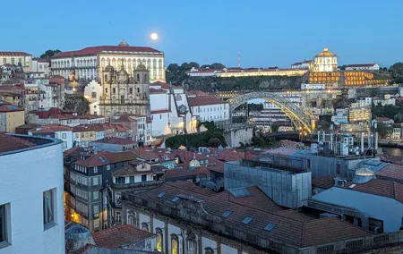 Private Tour in Porto Main Highlights By Night