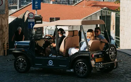Porto and Foz: City Tour Douro Private in Classic Car