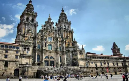 Santiago de Compostela & Valença do Minho - from Porto