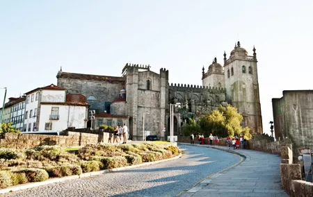 Love in Porto: Romantic Exploration Game and Tour