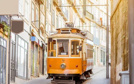 Porto Scavenger Hunt and Highlights Self-Guided Tour