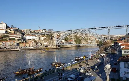 Half-day small group tour of Porto city with wine tasting