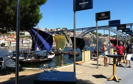 Private off the beaten Walking Tour Porto with a local expert
