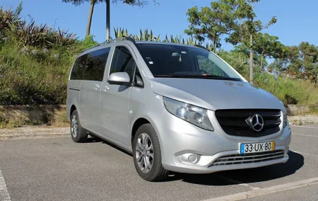 Transfer Tour Porto/Lisbon with 2 stops options Óbidos, Nazaré, Fátima, Coimbra