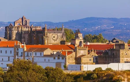 Tour/transfer Lisbon Porto or Porto Lisbon with 3 stops