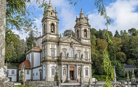 From Porto: Braga & Guimarães - Full Day Experience with Lunch