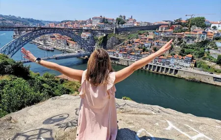 Half Day Porto and Beach Side Small-Group Tour with Tastings