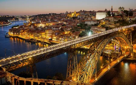 Porto: Guided Walking Tour with Cellar Visit & Wine Tasting