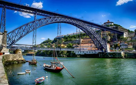Private 3-hour walking tour of Porto with official tour guide