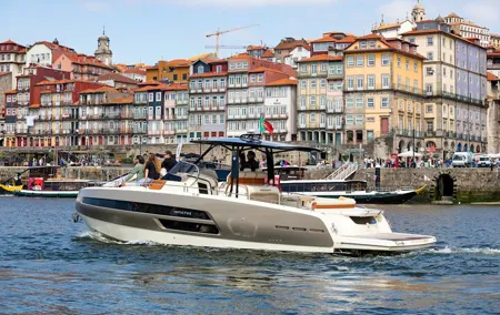 Porto 2 hour Private Cruise on a Luxury Yacht in the Douro