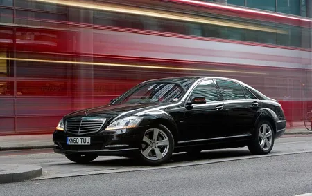 Oporto Airport: Private Arrival Transfer to Porto city hotels