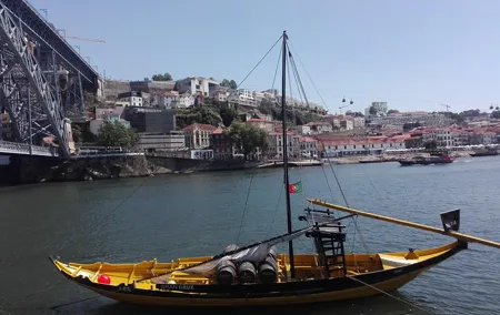 Transfer from Porto to Coimbra visiting Aveiro, half day