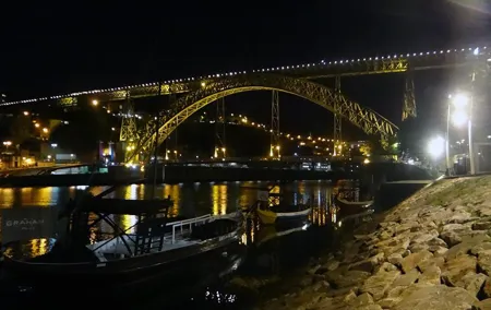 Porto Small Group Night Tour: Fado Show with Dinner