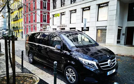 Private Transport between the city of Porto and AHD Airport