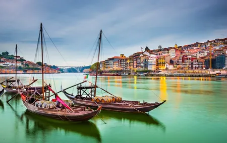 Self-Guided Scavenger Hunt and Tour in Porto