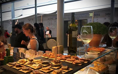 Porto Traditional Market: Portuguese Lunch & Wine Private Tour