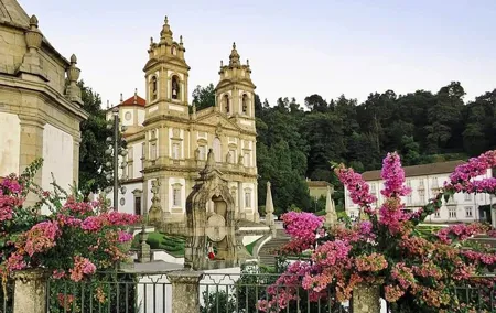 BRAGA AND GUIMARÃES: Private Historic Tour from Porto