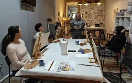 Small Painting Group with a Local Artist in Porto