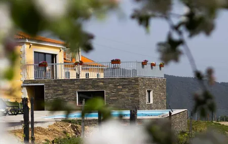 Douro Tour from Porto Wine Lunch Boat and Train