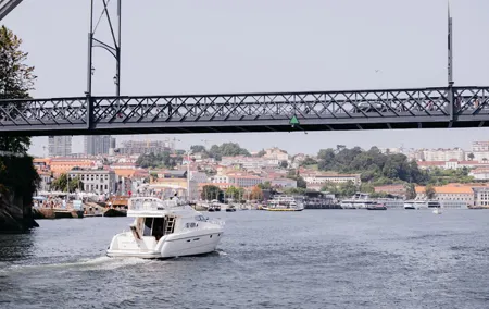 Porto: Luxury yacht cruise with wine and snack tasting
