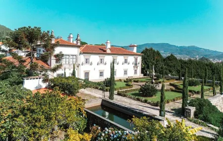 Visit 2 Green Wine Wineries with Tastings